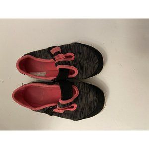 Girl's black and pink athletic memory foam shoes with pink bow size 10